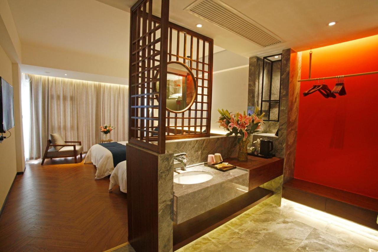 張家界武陵源北岸輕奢客棧 森林公園店 Hotel Zhangjiajie Buitenkant foto