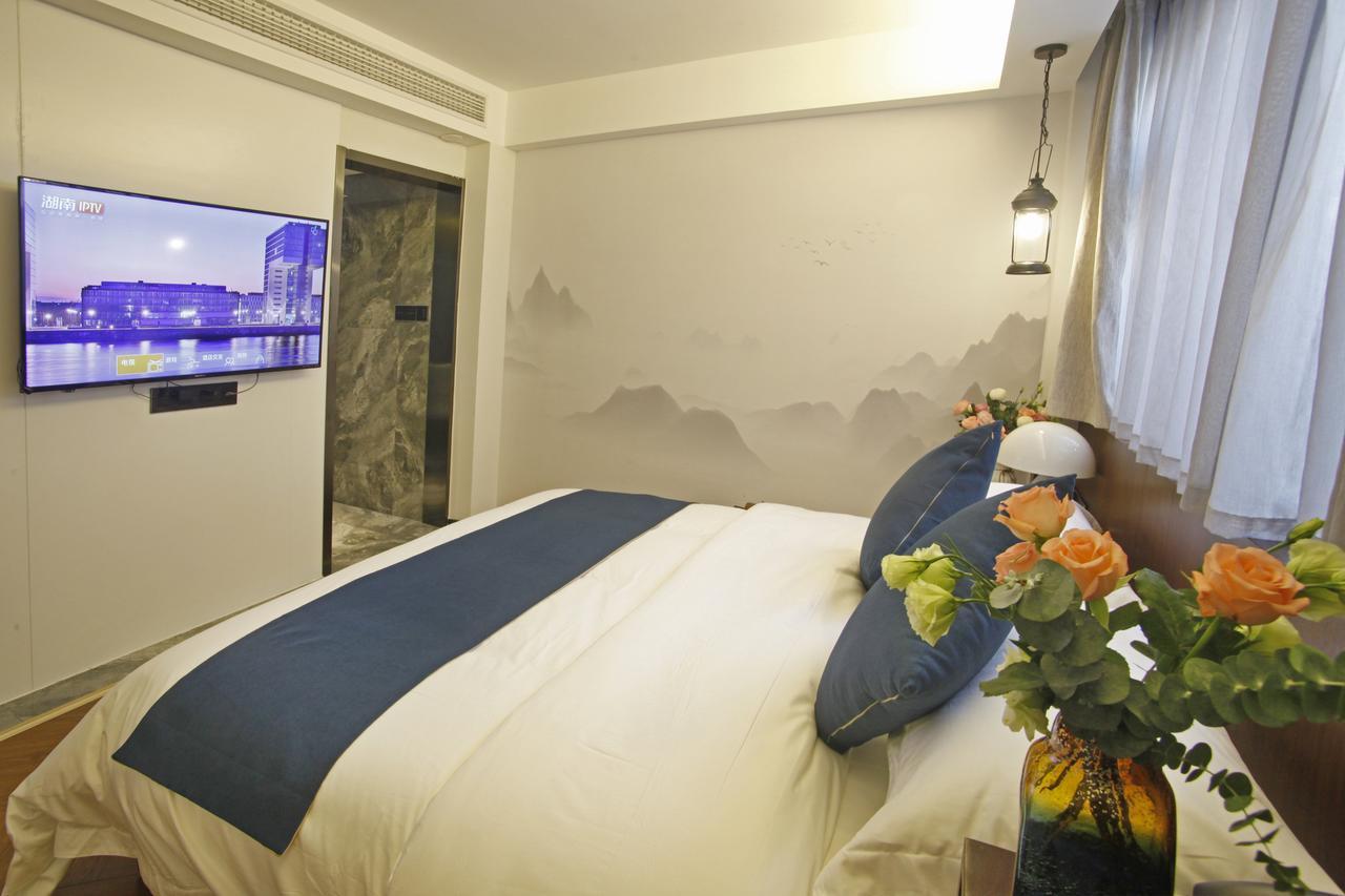 張家界武陵源北岸輕奢客棧 森林公園店 Hotel Zhangjiajie Buitenkant foto