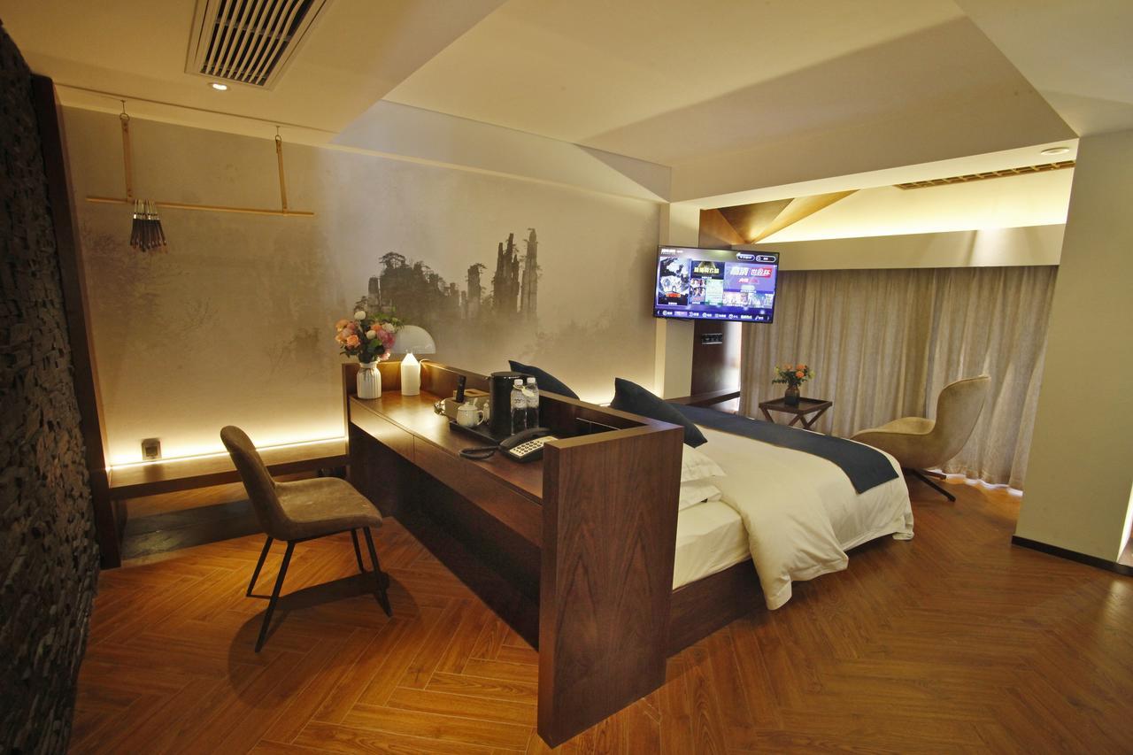 張家界武陵源北岸輕奢客棧 森林公園店 Hotel Zhangjiajie Buitenkant foto
