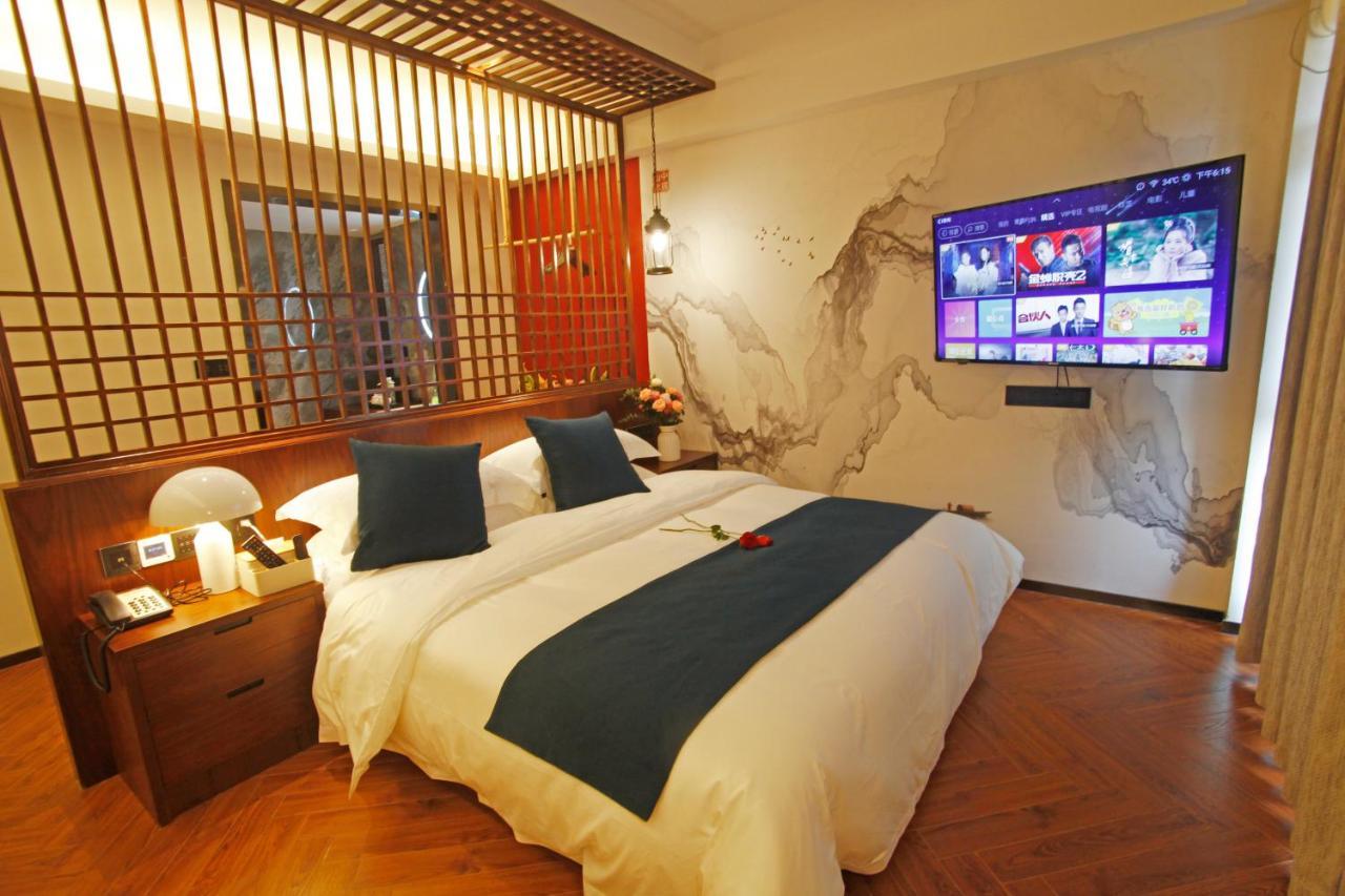 張家界武陵源北岸輕奢客棧 森林公園店 Hotel Zhangjiajie Buitenkant foto