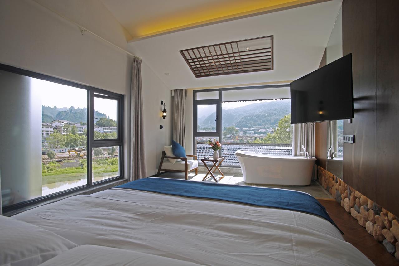 張家界武陵源北岸輕奢客棧 森林公園店 Hotel Zhangjiajie Buitenkant foto