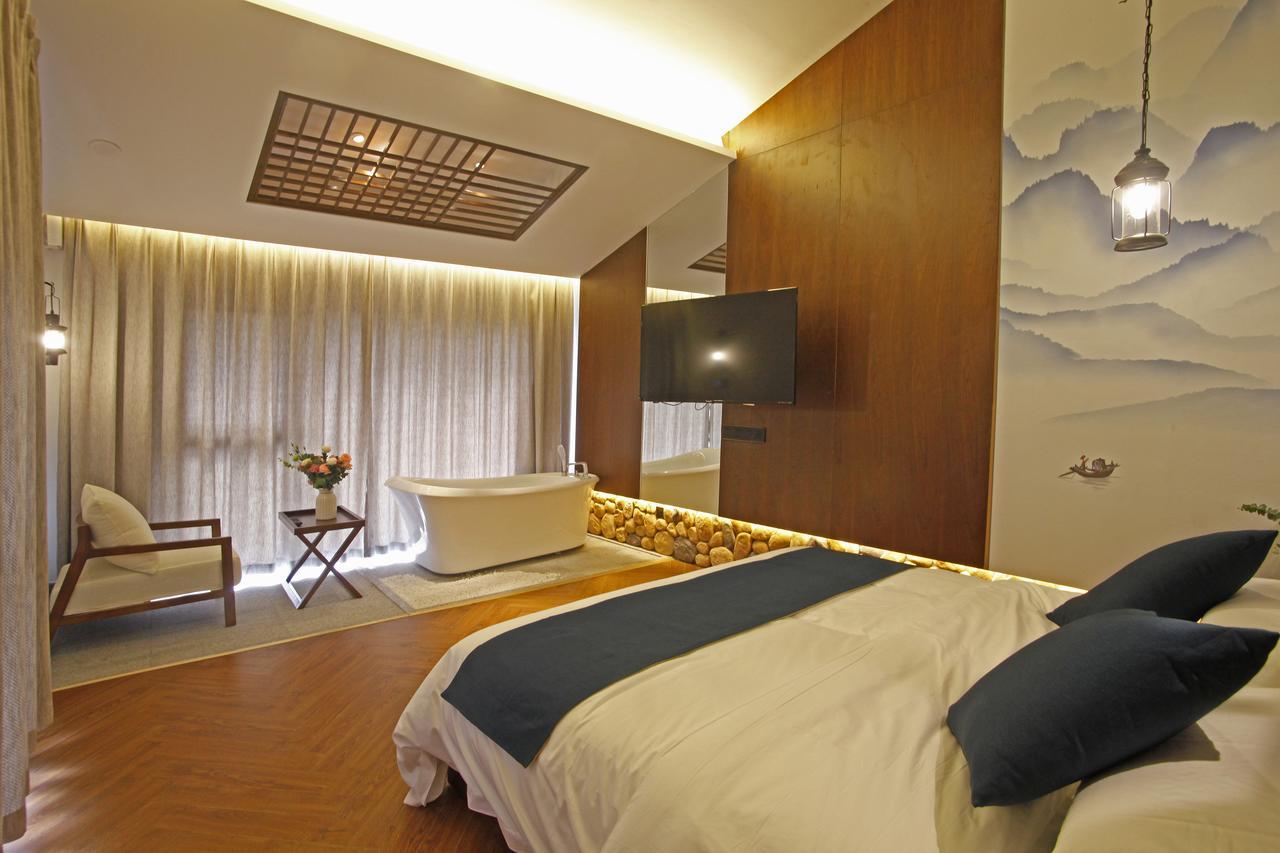 張家界武陵源北岸輕奢客棧 森林公園店 Hotel Zhangjiajie Buitenkant foto