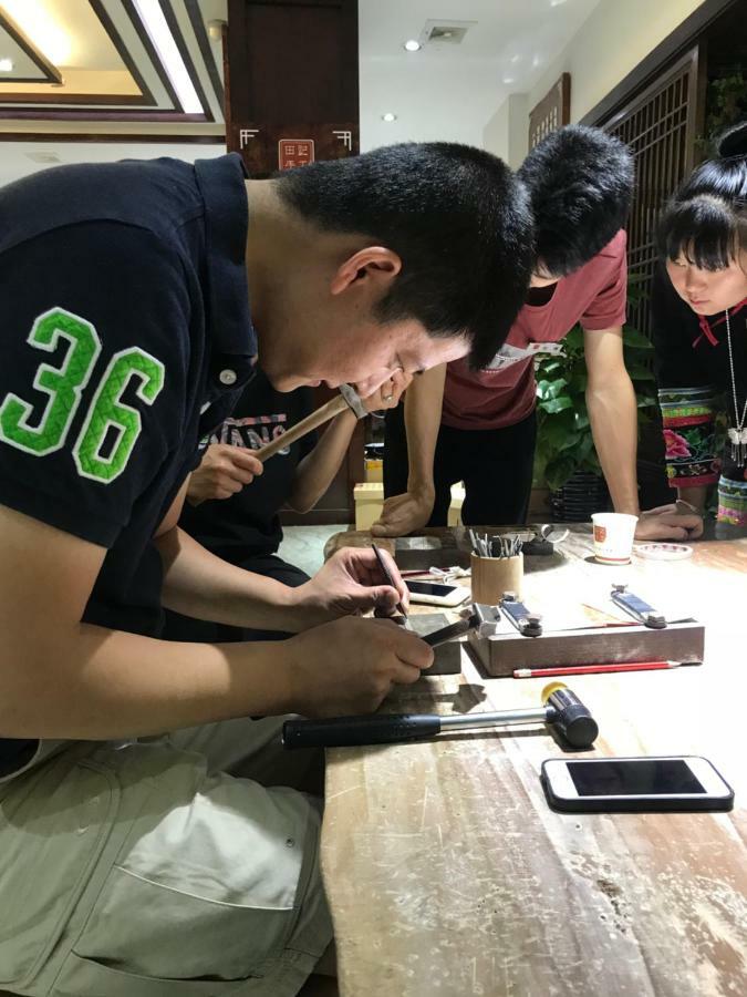 張家界武陵源北岸輕奢客棧 森林公園店 Hotel Zhangjiajie Buitenkant foto