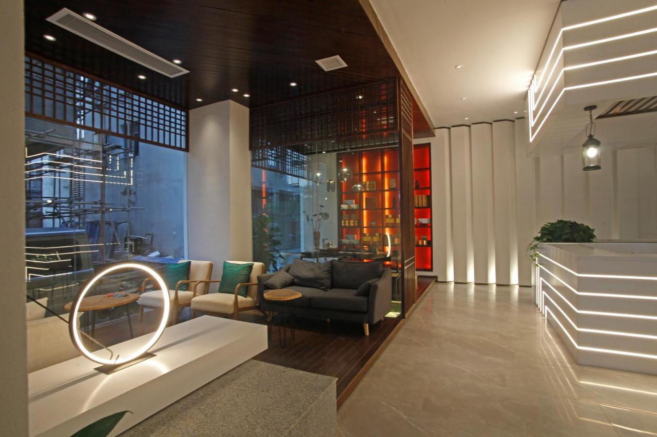 張家界武陵源北岸輕奢客棧 森林公園店 Hotel Zhangjiajie Buitenkant foto