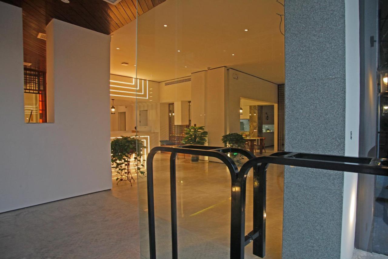 張家界武陵源北岸輕奢客棧 森林公園店 Hotel Zhangjiajie Buitenkant foto